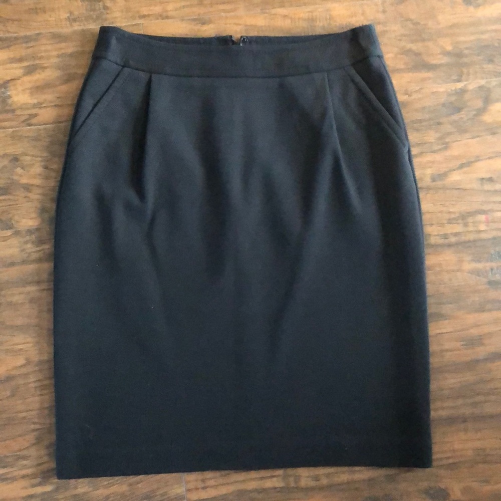 EUC Banana Republic black stretch skirt - Sz 2